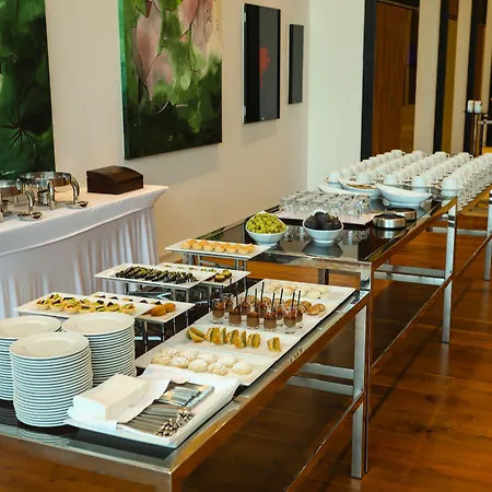 Ramada Plaza By Wyndham Istanbul Airport 5*