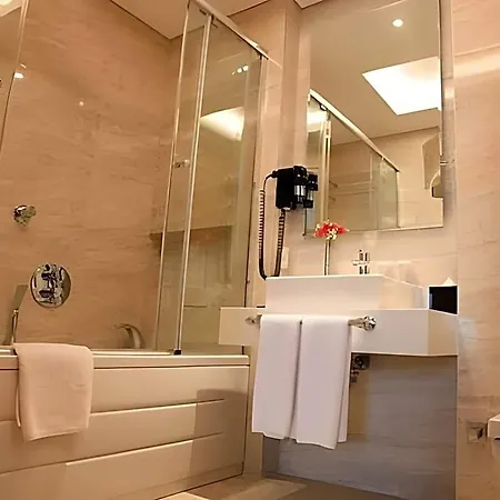 Wyndham Istanbul Airport 5* גבזה