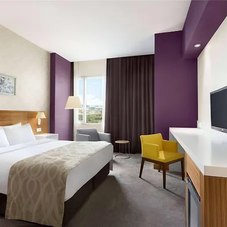 Hotel Wyndham Istanbul Airport 5*