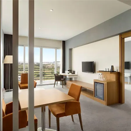 Wyndham Istanbul Airport 5*
