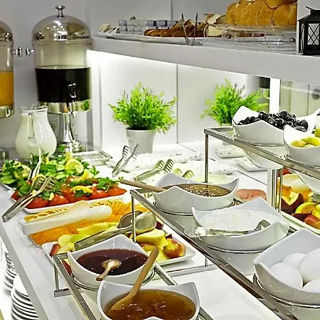 Wyndham Istanbul Airport 5*